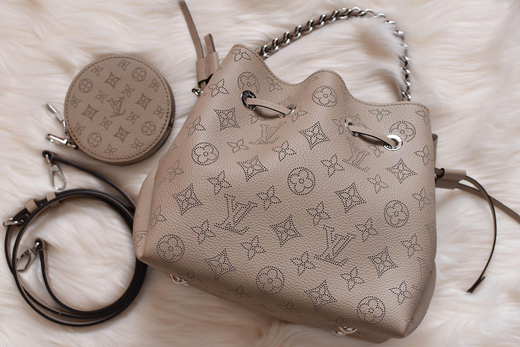 Louis Vuitton Bella Tote Beige Mahina