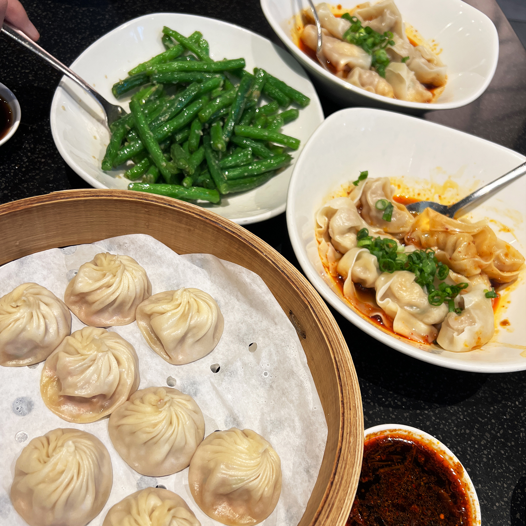 How Din Tai Fung's soup dumplings are conquering the world, 18 folds and 21  grams at a time - Los Angeles Times